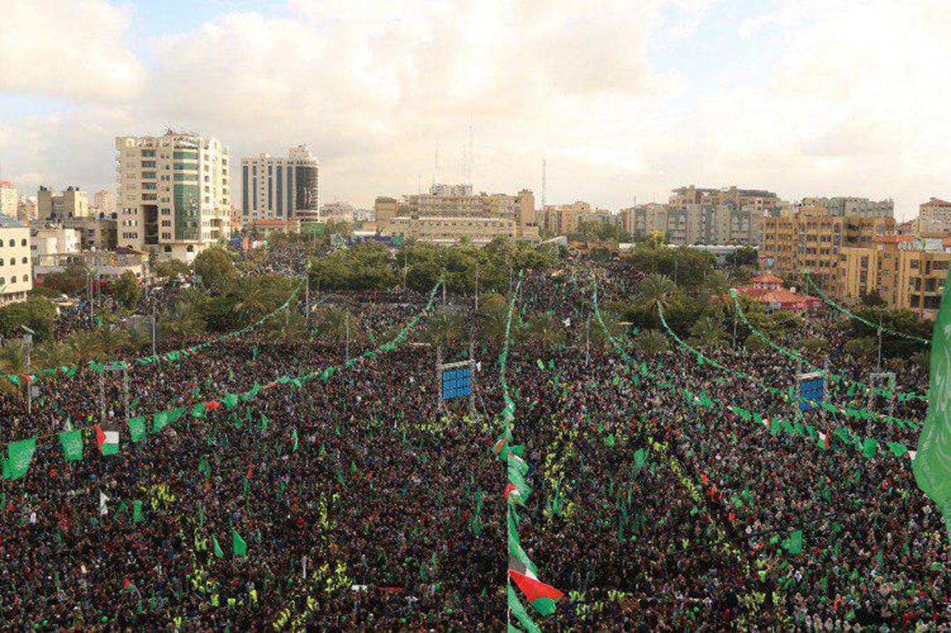 Hamas'ın kuruluşunun yıl dönümü programına yüzbinlerce kişi katıldı
